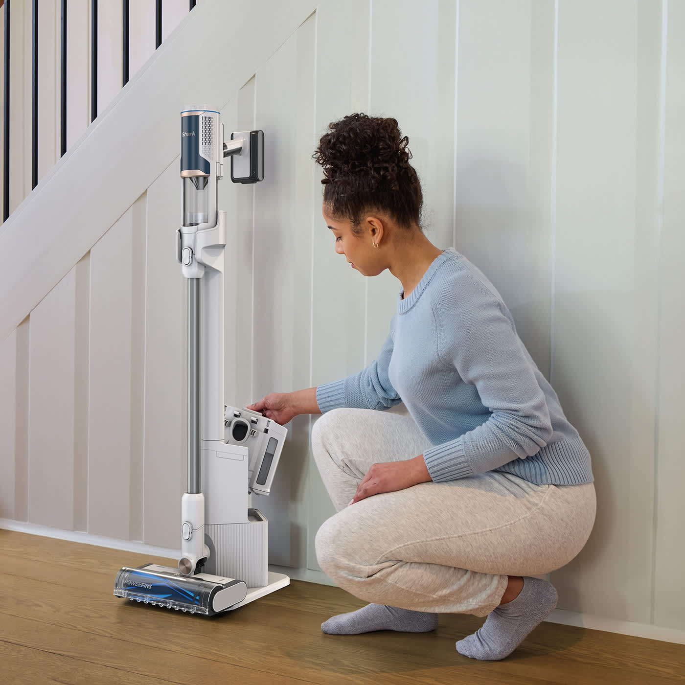 Holds up to 30 days of dirt & debris