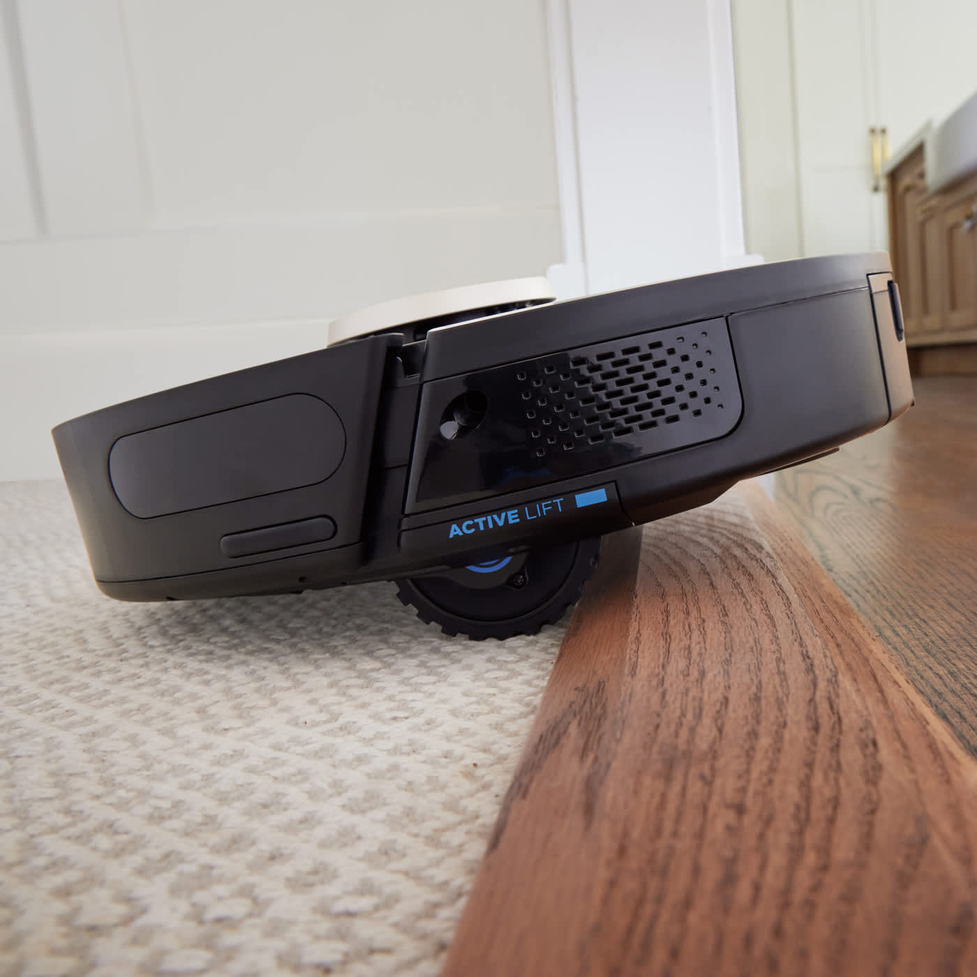 Lifts & lowers to avoid getting stuck